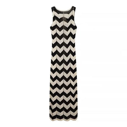 Women’s Black & White Wave-Knit Maxi Dress – Elegant Sleeveless Slim-Fit Long Dress